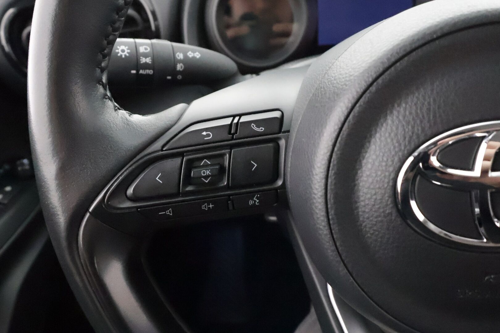 Toyota Yaris 2023 1,5 Hybrid Style Business - | ACC | LED | LTA | BSM | Navi | P.kamera | Keyless | Apple & Android | RCTA | Lämm. ratti | Lohko + sisälämmitin | Merkkihuollot | 1-om suomiauto | 