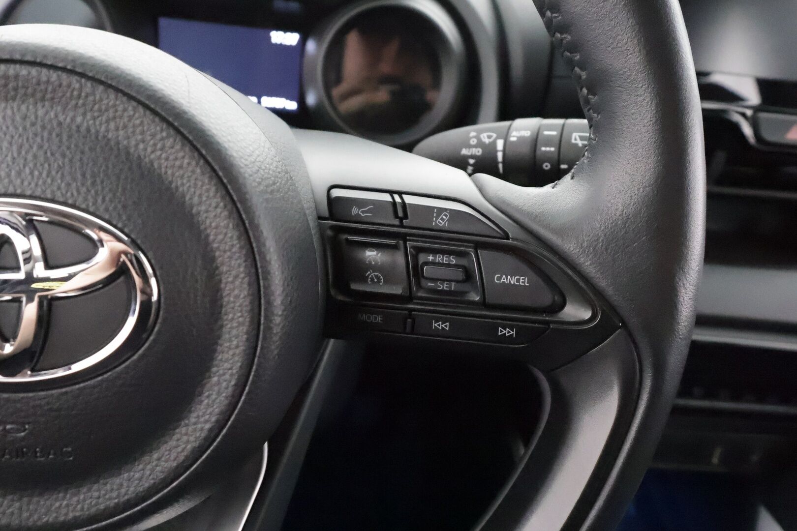 Toyota Yaris 2023 1,5 Hybrid Style Business - | ACC | LED | LTA | BSM | Navi | P.kamera | Keyless | Apple & Android | RCTA | Lämm. ratti | Lohko + sisälämmitin | Merkkihuollot | 1-om suomiauto | 