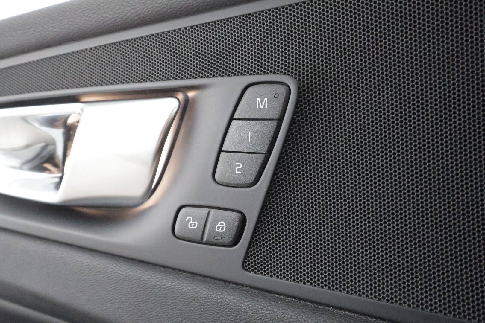 Volvo XC60 2024 T6 AWD Long Range Plus Bright aut - | ACC | Webasto | Koukku | Sporttinahat muistilla | Panorama | P.kamera | Pilot assist | High perf. audio | Keyless | 1-om suomiauto | 