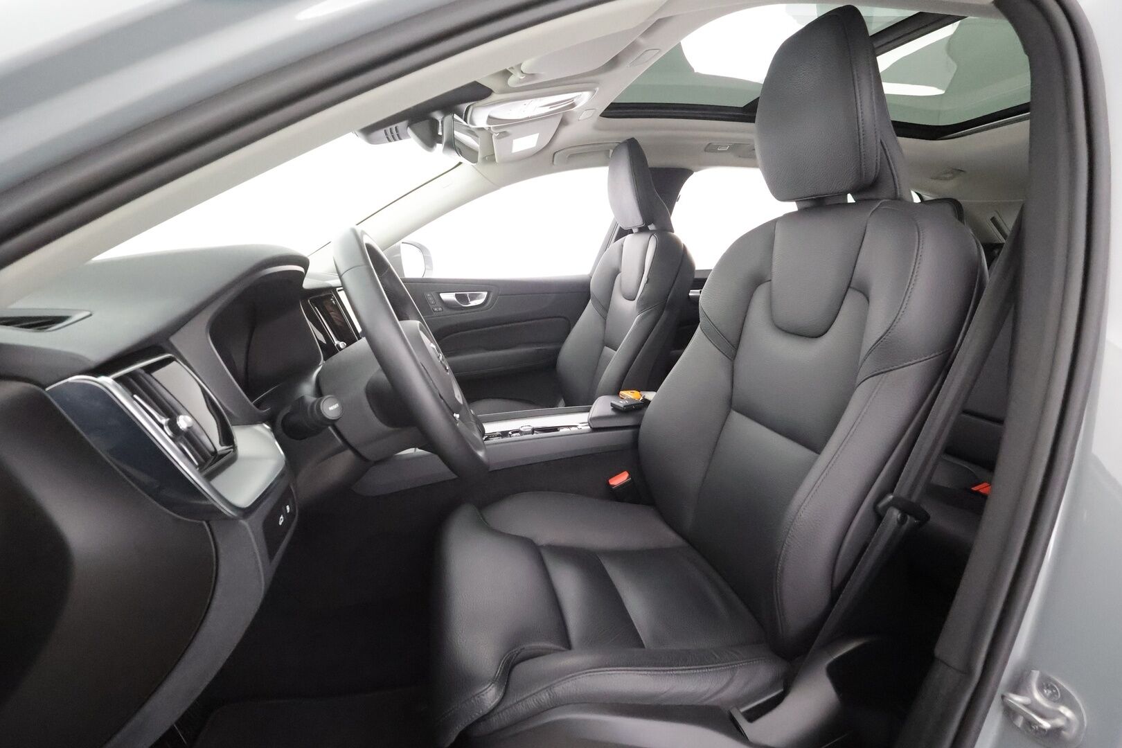 Volvo XC60 2024 T6 AWD Long Range Plus Bright aut - | ACC | Webasto | Koukku | Sporttinahat muistilla | Panorama | P.kamera | Pilot assist | High perf. audio | Keyless | 1-om suomiauto | 