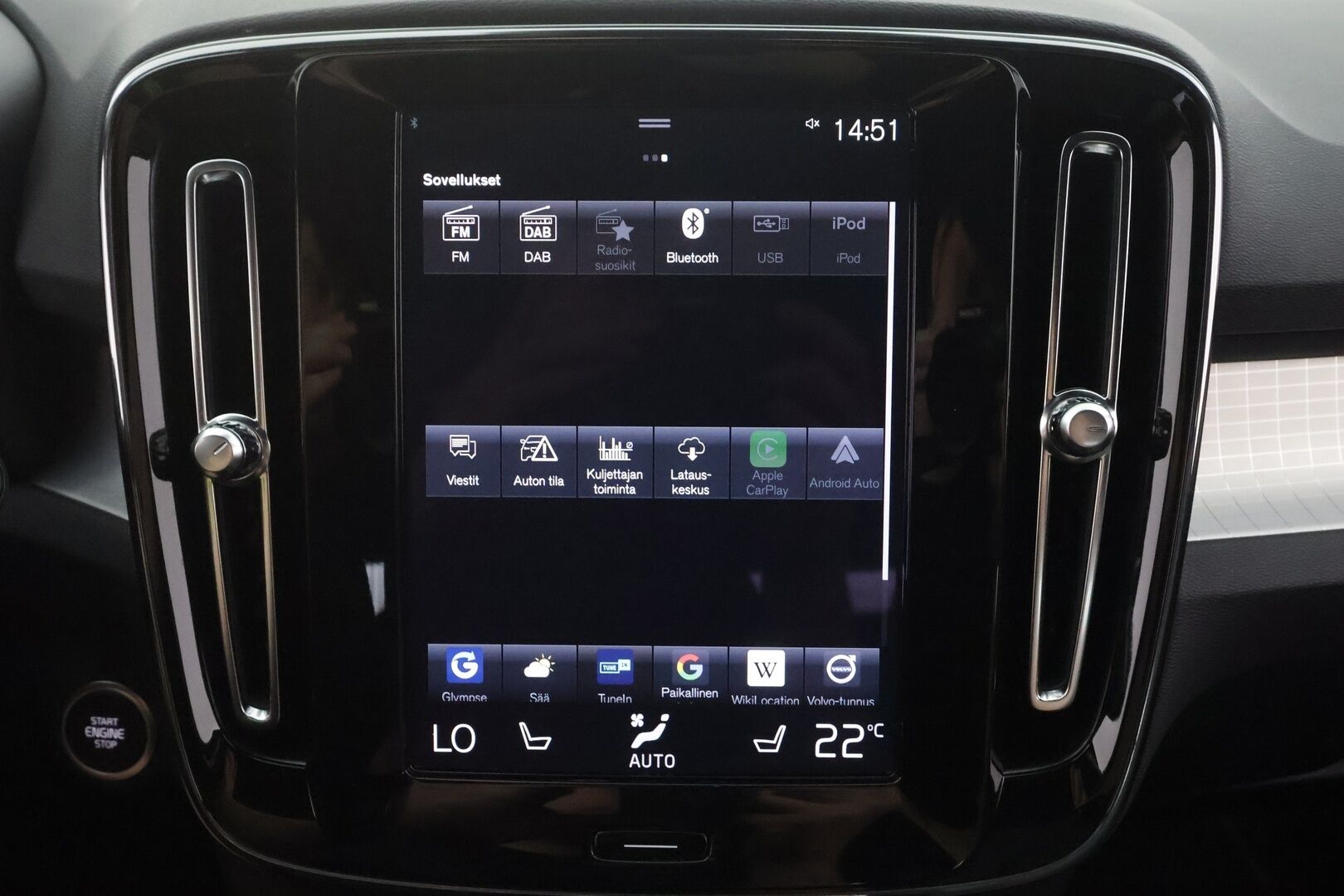 Volvo XC40 2023 T4 TwE Plus Dark aut - | Koukku | ACC | LED | 360 | Sporttipenkki Muistilla | Navi | Kaistavahti | Keyless | Digimittaristo | Lisälämmitin | 1-om Suomi-auto | 2x Latauskaapelit | Kahdet renkaat | Merkkihuollot |