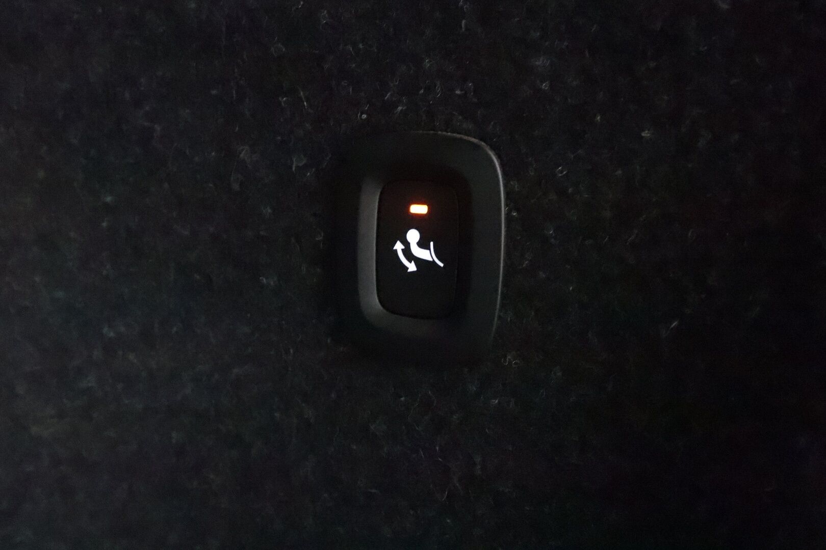 Volvo XC40 2023 T4 TwE Plus Dark aut - | Koukku | ACC | LED | 360 | Sporttipenkki Muistilla | Navi | Kaistavahti | Keyless | Digimittaristo | Lisälämmitin | 1-om Suomi-auto | 2x Latauskaapelit | Kahdet renkaat | Merkkihuollot |