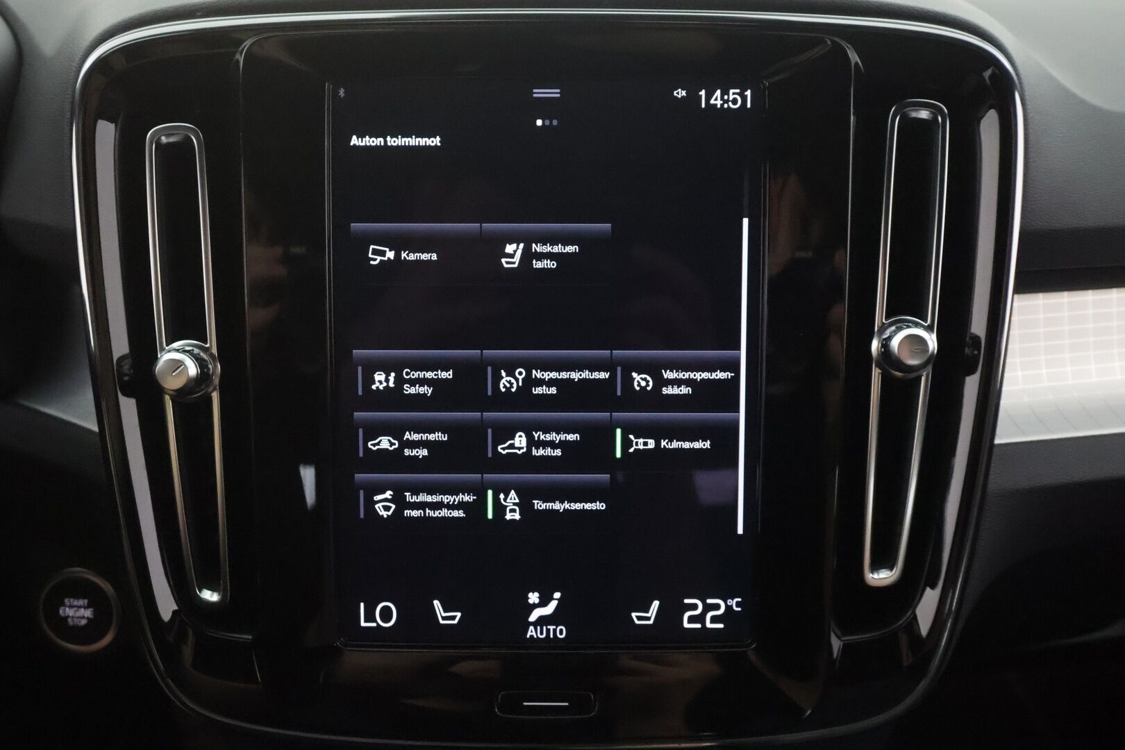 Volvo XC40 2023 T4 TwE Plus Dark aut - | Koukku | ACC | LED | 360 | Sporttipenkki Muistilla | Navi | Kaistavahti | Keyless | Digimittaristo | Lisälämmitin | 1-om Suomi-auto | 2x Latauskaapelit | Kahdet renkaat | Merkkihuollot |