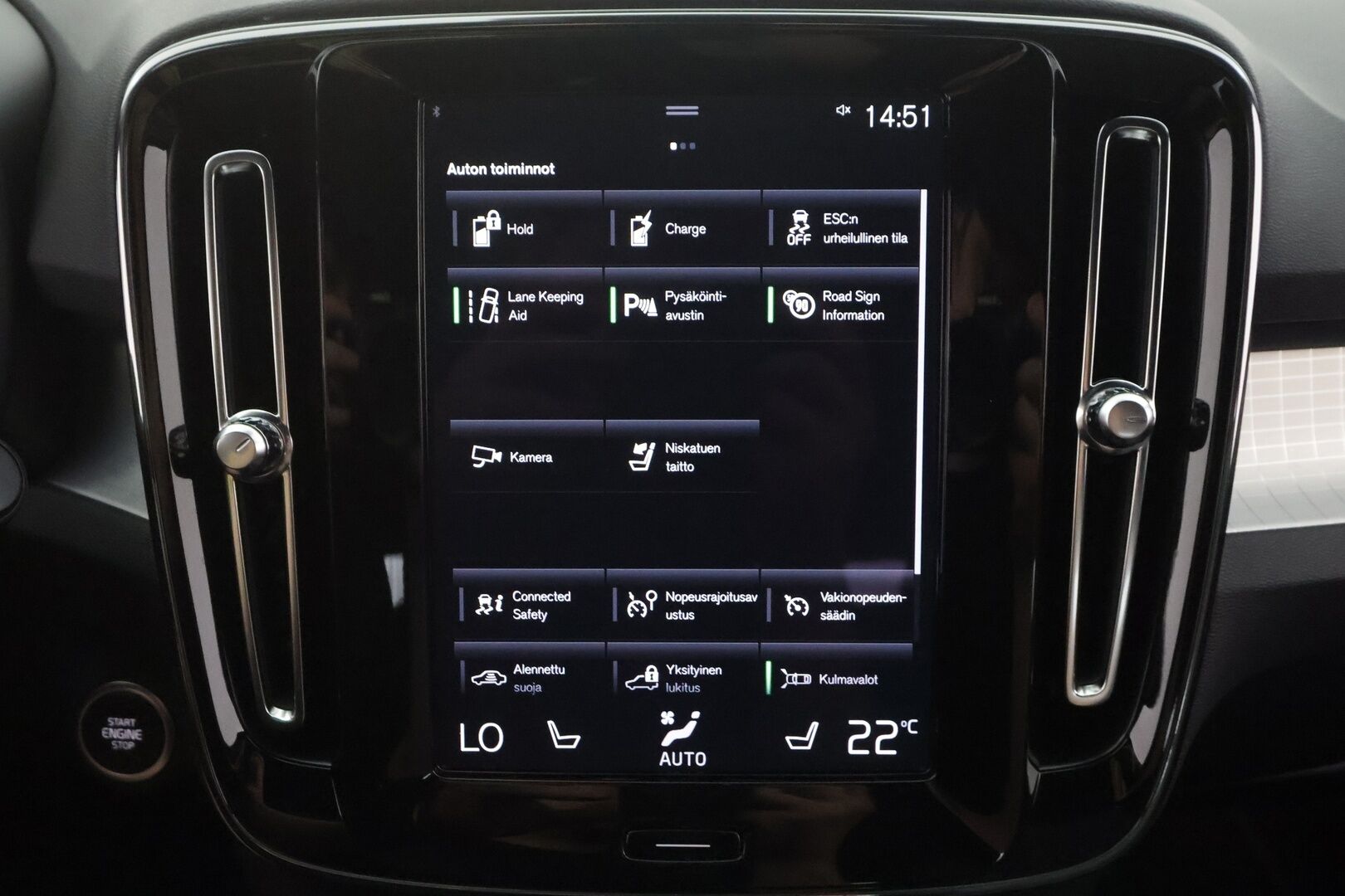 Volvo XC40 2023 T4 TwE Plus Dark aut - | Koukku | ACC | LED | 360 | Sporttipenkki Muistilla | Navi | Kaistavahti | Keyless | Digimittaristo | Lisälämmitin | 1-om Suomi-auto | 2x Latauskaapelit | Kahdet renkaat | Merkkihuollot |