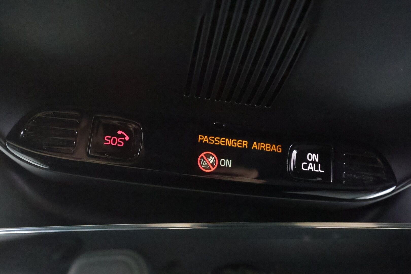 Volvo XC40 2023 T4 TwE Plus Dark aut - | Koukku | ACC | LED | 360 | Sporttipenkki Muistilla | Navi | Kaistavahti | Keyless | Digimittaristo | Lisälämmitin | 1-om Suomi-auto | 2x Latauskaapelit | Kahdet renkaat | Merkkihuollot |