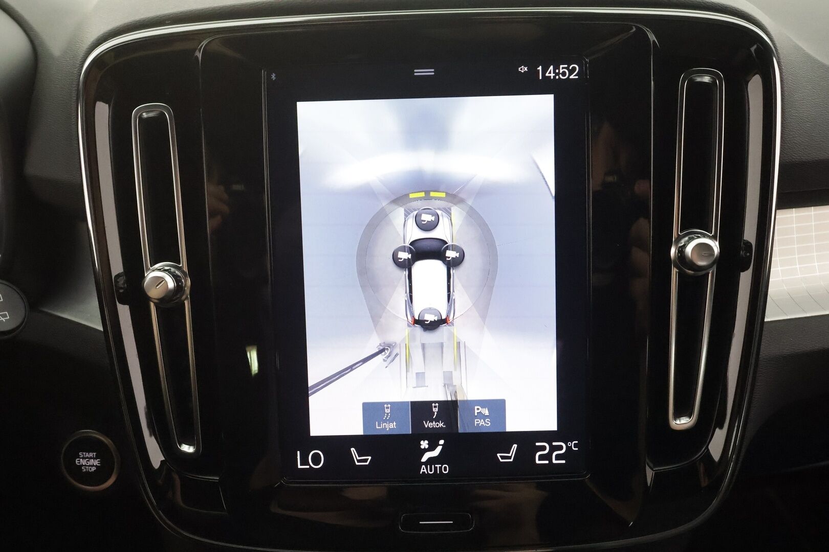 Volvo XC40 2023 T4 TwE Plus Dark aut - | Koukku | ACC | LED | 360 | Sporttipenkki Muistilla | Navi | Kaistavahti | Keyless | Digimittaristo | Lisälämmitin | 1-om Suomi-auto | 2x Latauskaapelit | Kahdet renkaat | Merkkihuollot |