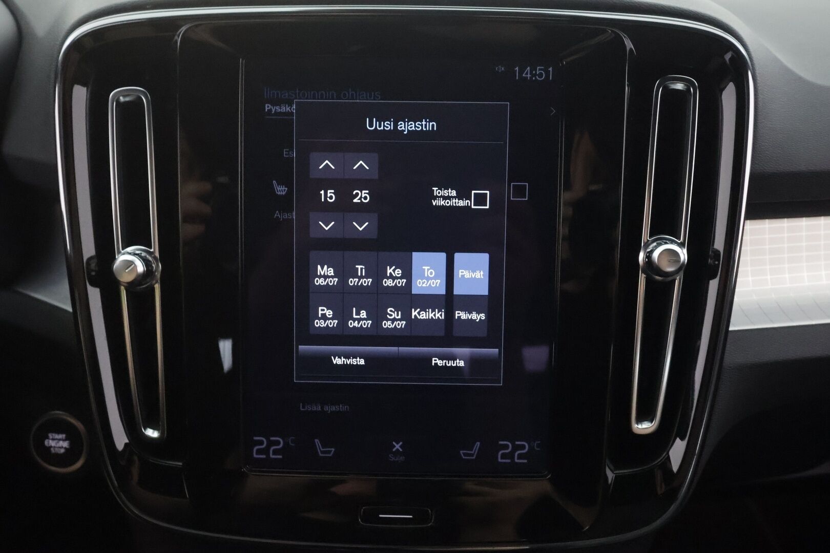 Volvo XC40 2023 T4 TwE Plus Dark aut - | Koukku | ACC | LED | 360 | Sporttipenkki Muistilla | Navi | Kaistavahti | Keyless | Digimittaristo | Lisälämmitin | 1-om Suomi-auto | 2x Latauskaapelit | Kahdet renkaat | Merkkihuollot |