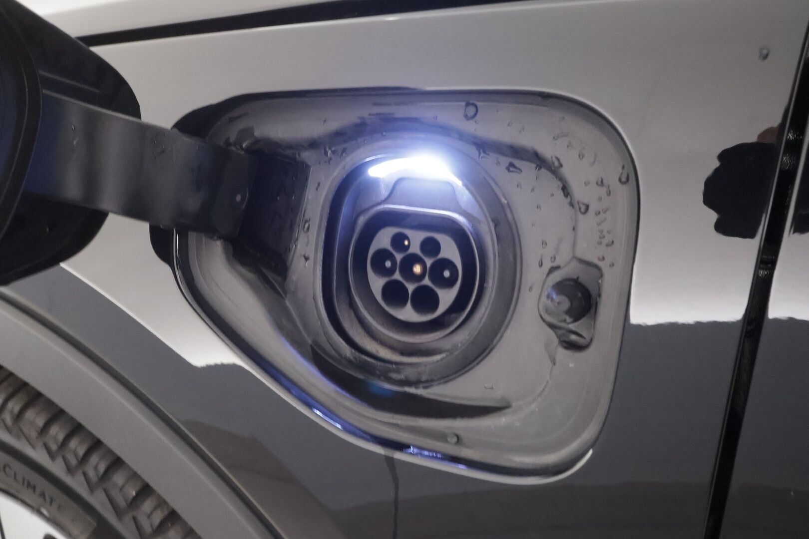 Volvo XC40 2023 T4 TwE Plus Dark aut - | Koukku | ACC | LED | 360 | Sporttipenkki Muistilla | Navi | Kaistavahti | Keyless | Digimittaristo | Lisälämmitin | 1-om Suomi-auto | 2x Latauskaapelit | Kahdet renkaat | Merkkihuollot |