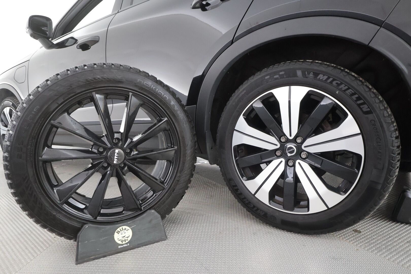Volvo XC40 2023 T4 TwE Plus Dark aut - | Koukku | ACC | LED | 360 | Sporttipenkki Muistilla | Navi | Kaistavahti | Keyless | Digimittaristo | Lisälämmitin | 1-om Suomi-auto | 2x Latauskaapelit | Kahdet renkaat | Merkkihuollot |