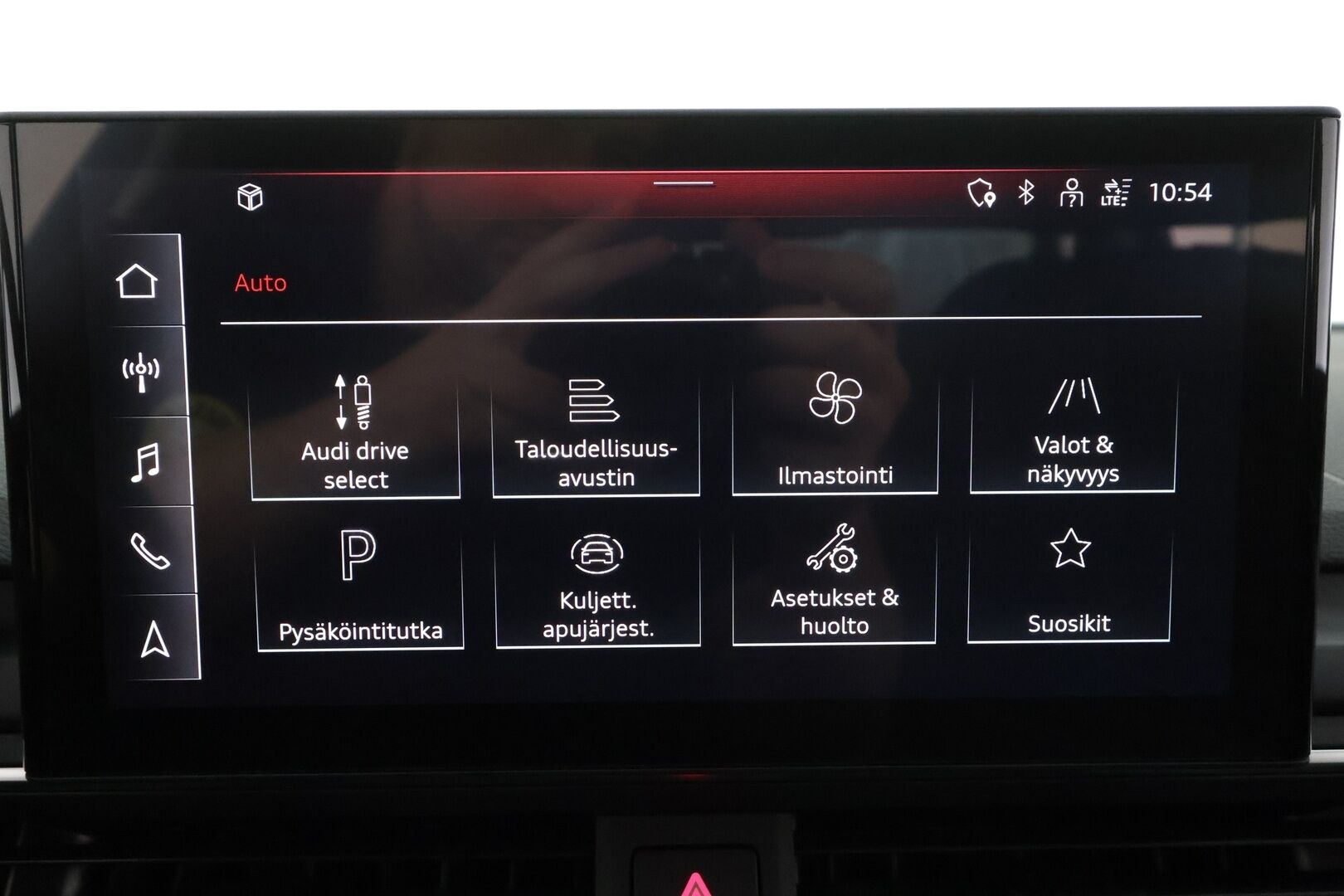 Audi A4 2023 Sedan 35 TFSI MHEV Progress - | Vakkari | Lisälämmitin | Koukku | LED | P.Kamera | Digimittaristo | Apple&Android | 1.Om Suomi-auto | Kahdet Renkaat |