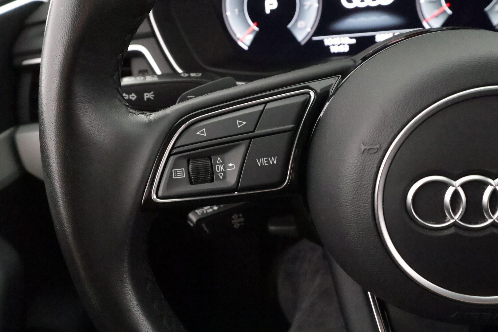 Audi A4 2023 Sedan 35 TFSI MHEV Progress - | Vakkari | Lisälämmitin | Koukku | LED | P.Kamera | Digimittaristo | Apple&Android | 1.Om Suomi-auto | Kahdet Renkaat |