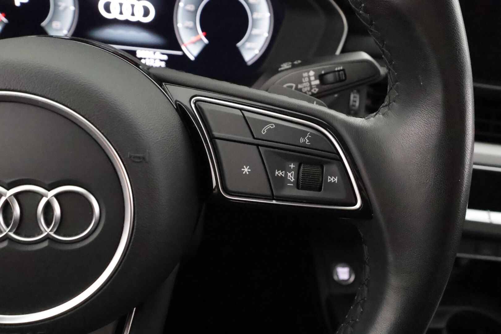 Audi A4 2023 Sedan 35 TFSI MHEV Progress - | Vakkari | Lisälämmitin | Koukku | LED | P.Kamera | Digimittaristo | Apple&Android | 1.Om Suomi-auto | Kahdet Renkaat |