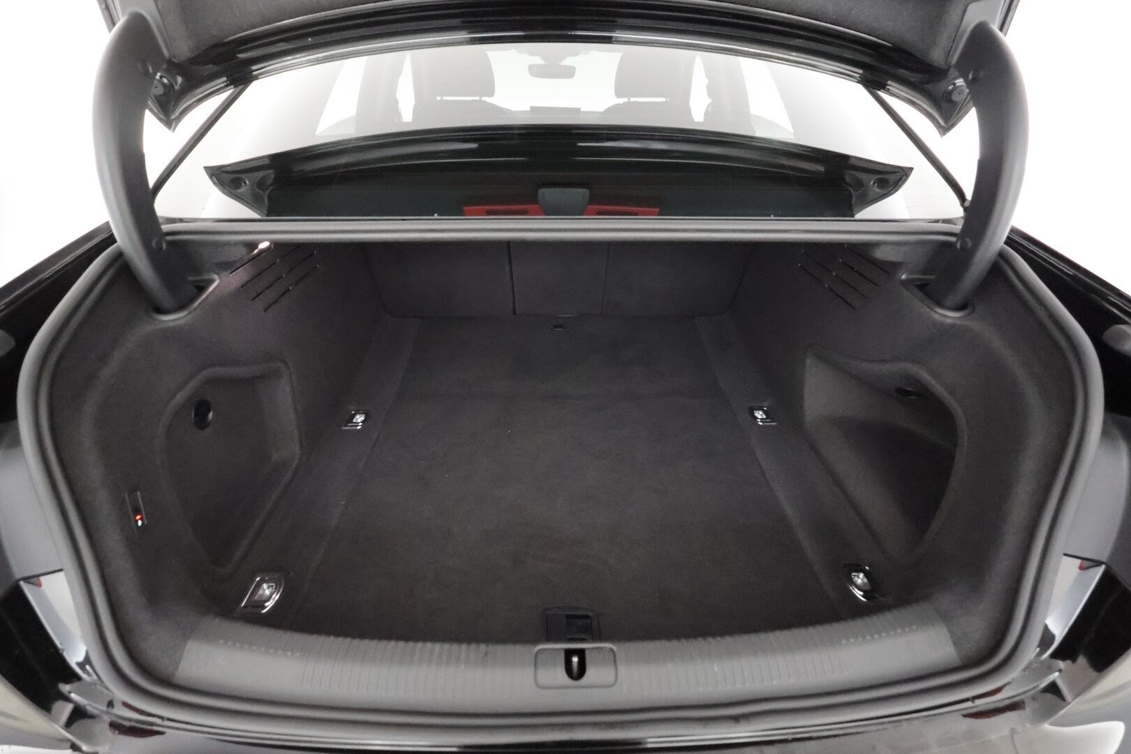Audi A4 2023 Sedan 35 TFSI MHEV Progress - | Vakkari | Lisälämmitin | Koukku | LED | P.Kamera | Digimittaristo | Apple&Android | 1.Om Suomi-auto | Kahdet Renkaat |