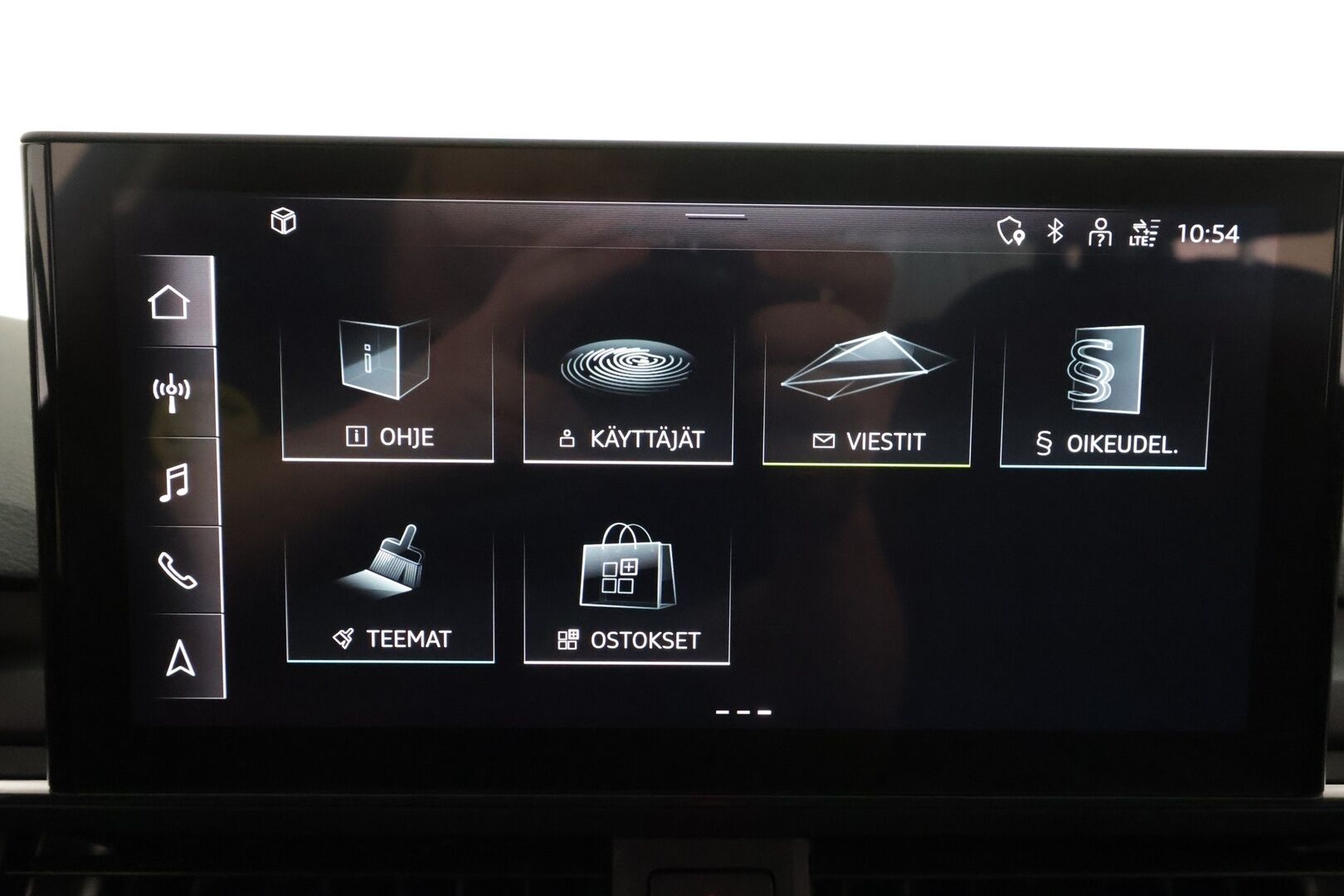 Audi A4 2023 Sedan 35 TFSI MHEV Progress - | Vakkari | Lisälämmitin | Koukku | LED | P.Kamera | Digimittaristo | Apple&Android | 1.Om Suomi-auto | Kahdet Renkaat |