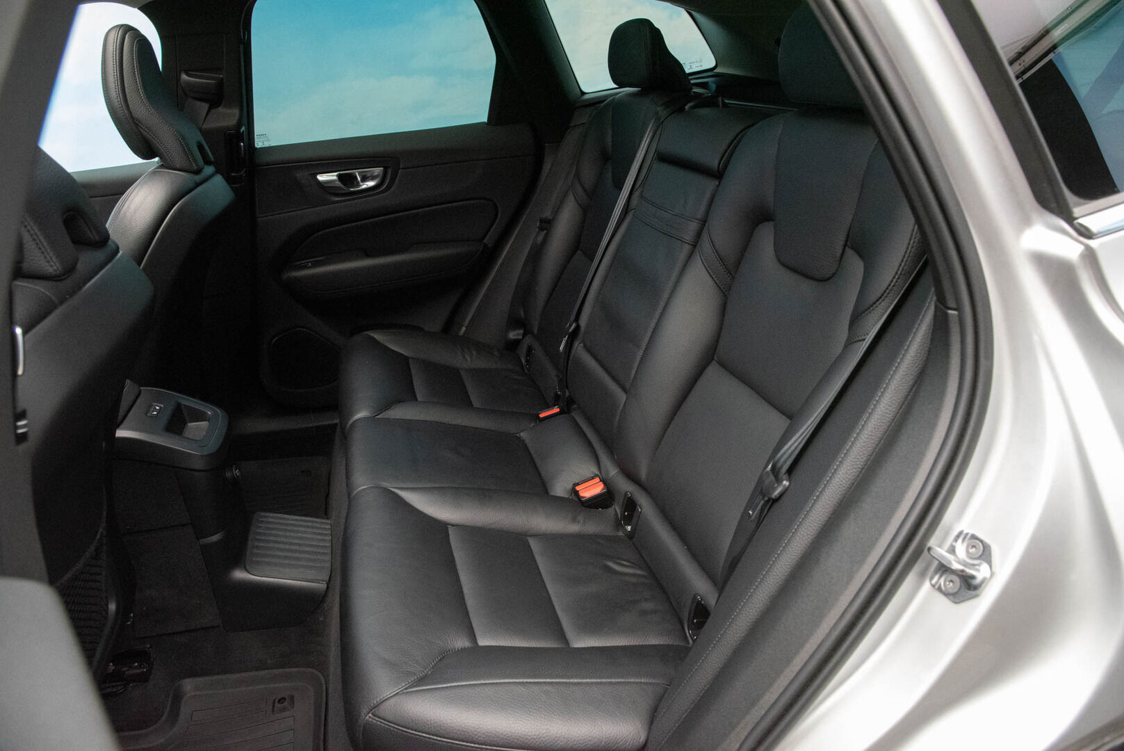 Volvo XC60 2020 T8 TwE AWD Inscription - ACC | Panorama | Webasto | Sport-nahat muistilla | Kamera | FULL-LED | BLIS | VOC | 2 x renkaat | KeylessGo | Kotilaturi | Juuri huollettu