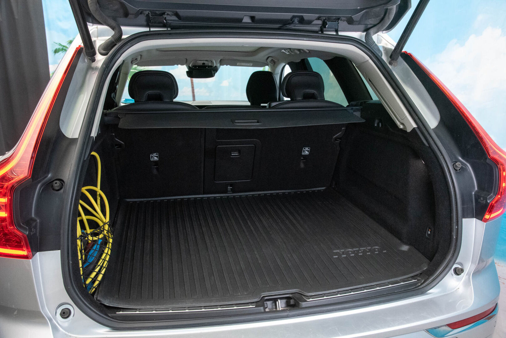 Volvo XC60 2020 T8 TwE AWD Inscription - ACC | Panorama | Webasto | Sport-nahat muistilla | Kamera | FULL-LED | BLIS | VOC | 2 x renkaat | KeylessGo | Kotilaturi | Juuri huollettu