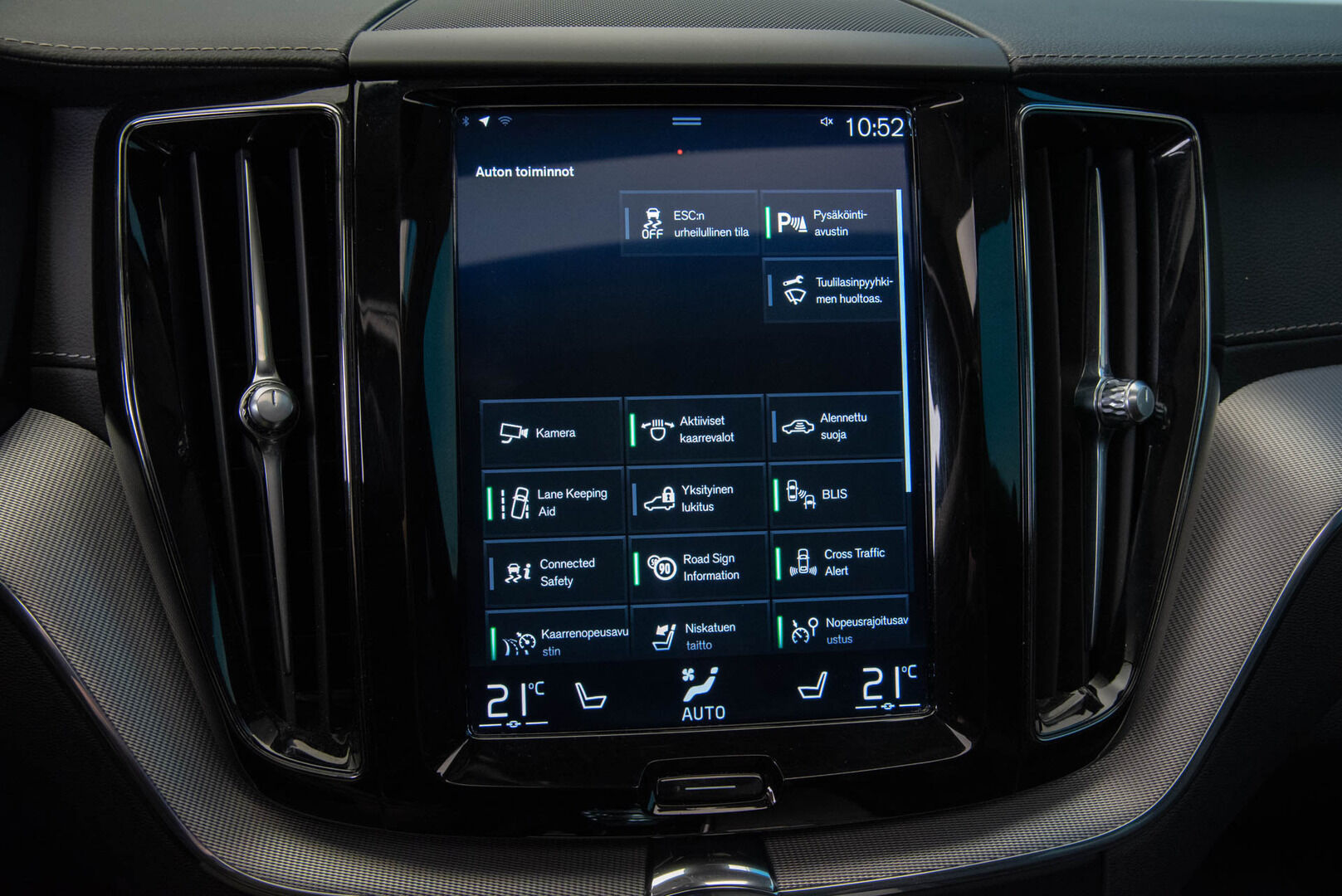 Volvo XC60 2020 T8 TwE AWD Inscription - ACC | Panorama | Webasto | Sport-nahat muistilla | Kamera | FULL-LED | BLIS | VOC | 2 x renkaat | KeylessGo | Kotilaturi | Juuri huollettu