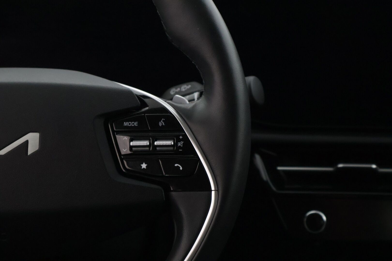 Kia Niro 2024 EX 64,8kWh 204hv Premium ** 1-om. Suomiauto / Adapt. Vakkari / Keyless go/ Kamera ** - 3,99 % KORKOTARJOUS TÄHÄN AUTOON - * Suomiauto ensimmäiseltä omistajalta! / Huollettu 2/2025 / Kahdet renkaat vanteilla! *