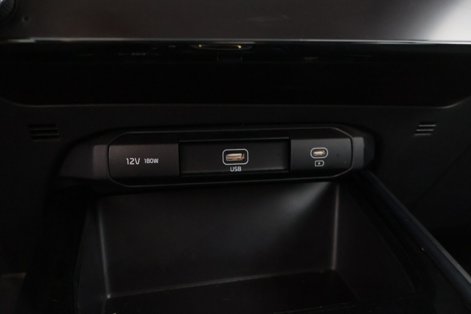 Kia Niro 2024 EX 64,8kWh 204hv Premium ** 1-om. Suomiauto / Adapt. Vakkari / Keyless go/ Kamera ** - 3,99 % KORKOTARJOUS TÄHÄN AUTOON - * Suomiauto ensimmäiseltä omistajalta! / Huollettu 2/2025 / Kahdet renkaat vanteilla! *