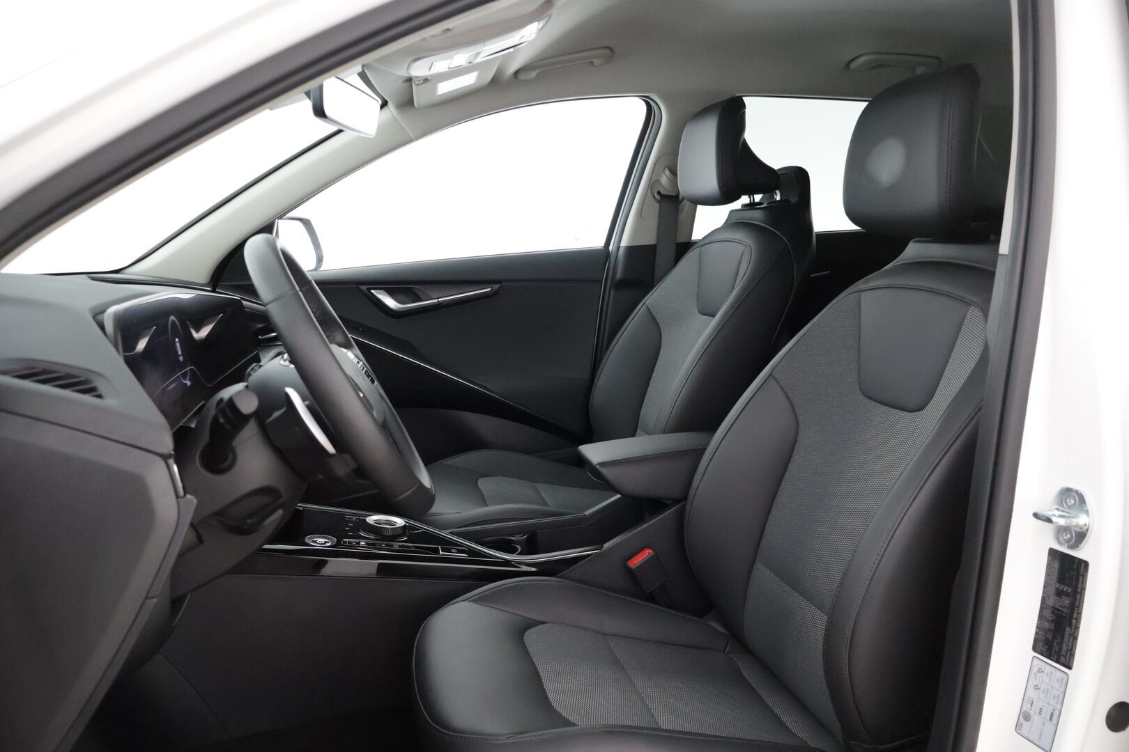 Kia Niro 2024 EX 64,8kWh 204hv Premium ** 1-om. Suomiauto / Adapt. Vakkari / Keyless go/ Kamera ** - 3,99 % KORKOTARJOUS TÄHÄN AUTOON - * Suomiauto ensimmäiseltä omistajalta! / Huollettu 2/2025 / Kahdet renkaat vanteilla! *