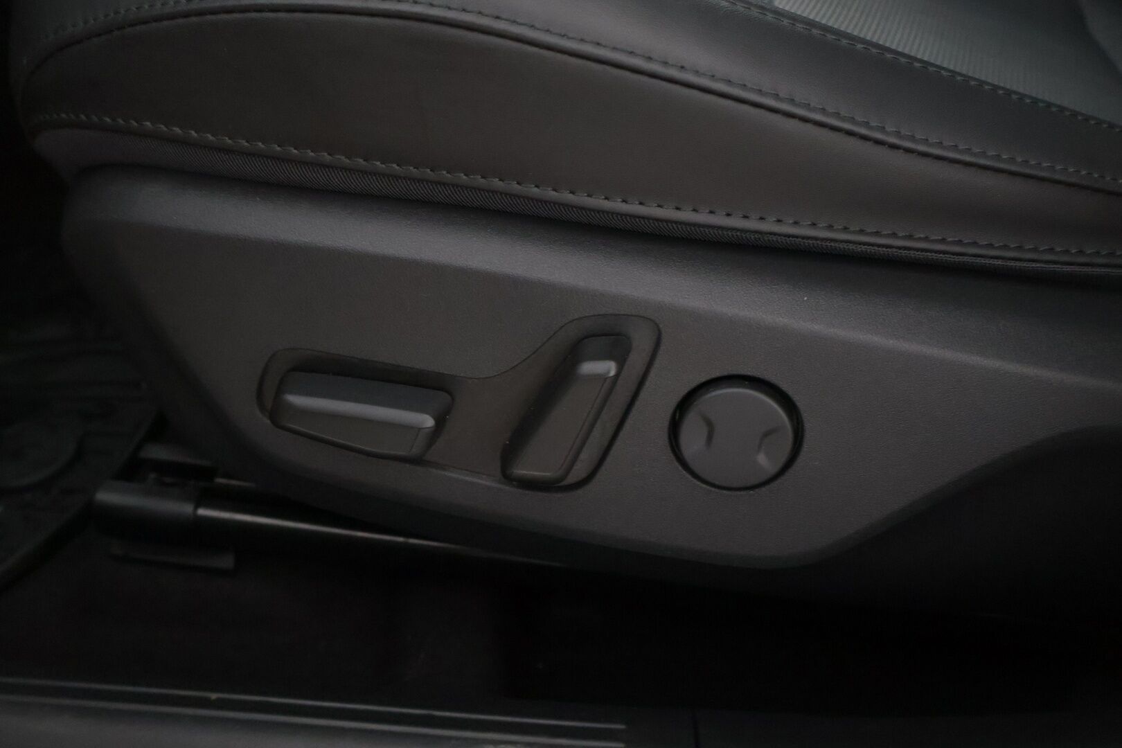Kia Niro 2024 EX 64,8kWh 204hv Premium ** 1-om. Suomiauto / Adapt. Vakkari / Keyless go/ Kamera ** - 3,99 % KORKOTARJOUS TÄHÄN AUTOON - * Suomiauto ensimmäiseltä omistajalta! / Huollettu 2/2025 / Kahdet renkaat vanteilla! *