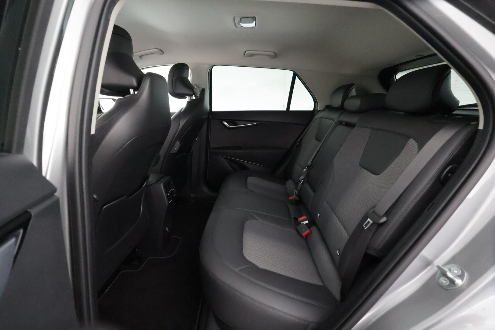 Kia Niro 2024 EX 64,8kWh 204hv Premium - | ACC | ILP | Puolinahat | Sähköpenkki | P.kamera | Sähk. takaluukku | LED | Keyless | HDA | Lämm. ratti | 1-om suomiauto | 2x renkaat aluin |