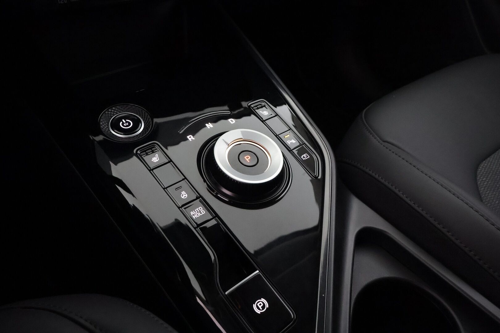 Kia Niro 2024 EX 64,8kWh 204hv Premium - | ACC | ILP | Puolinahat | Sähköpenkki | P.kamera | Sähk. takaluukku | LED | Keyless | HDA | Lämm. ratti | 1-om suomiauto | 2x renkaat aluin |