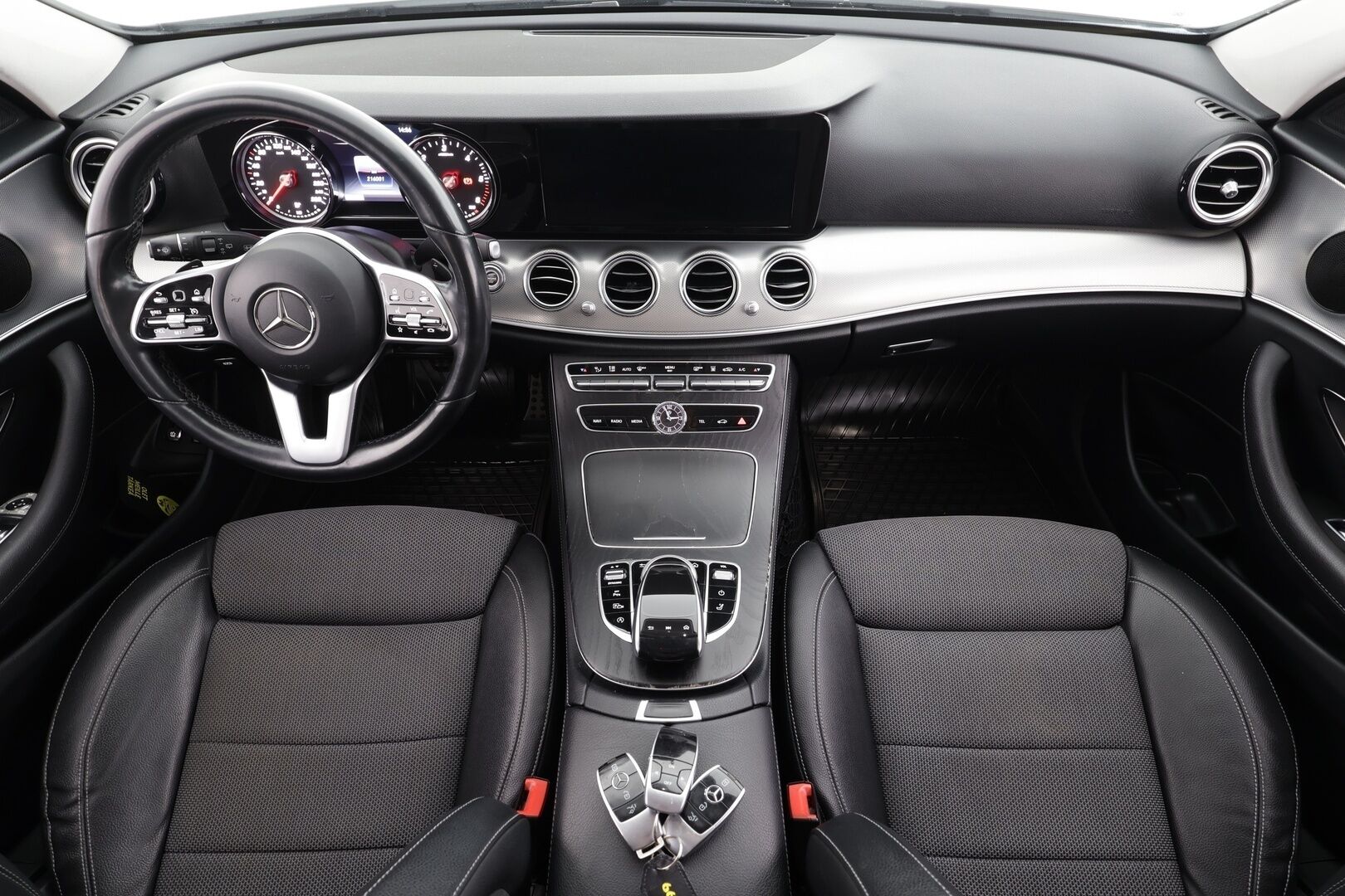 Mercedes-Benz E 2019 220 d 4Matic T A Business * 360° Kamera / Webasto / Multibeam / Koukku / Navi / Katveavustin / Ambient-Valot * - KORKO VAIN 3,99 %