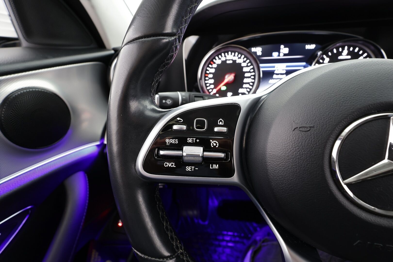 Mercedes-Benz E 2019 220 d 4Matic T A Business * 360° Kamera / Webasto / Multibeam / Koukku / Navi / Katveavustin / Ambient-Valot * - Kahdet renkaat - HULLUT JOULUT KORKOTARJOUS 2,49% 