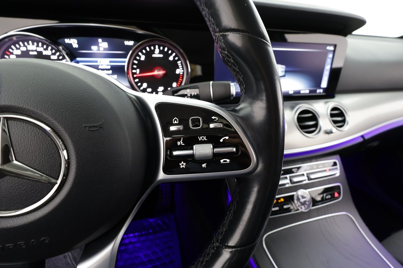 Mercedes-Benz E 2019 220 d 4Matic T A Business * 360° Kamera / Webasto / Multibeam / Koukku / Navi / Katveavustin / Ambient-Valot * - Kahdet renkaat - HULLUT JOULUT KORKOTARJOUS 2,49% 