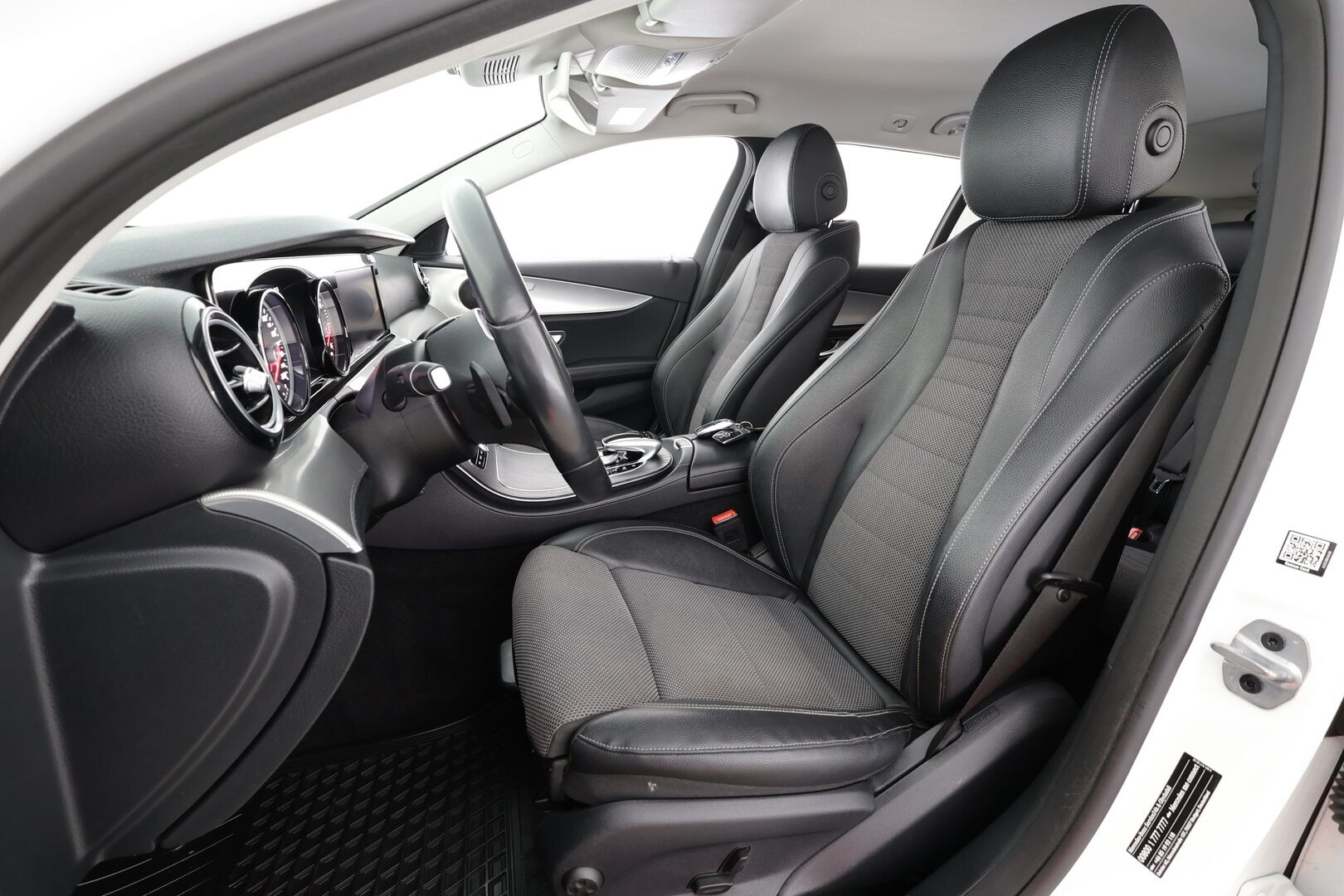 Mercedes-Benz E 2019 220 d 4Matic T A Business * 360° Kamera / Webasto / Multibeam / Koukku / Navi / Katveavustin / Ambient-Valot * - Kahdet renkaat - HULLUT JOULUT KORKOTARJOUS 2,49% 