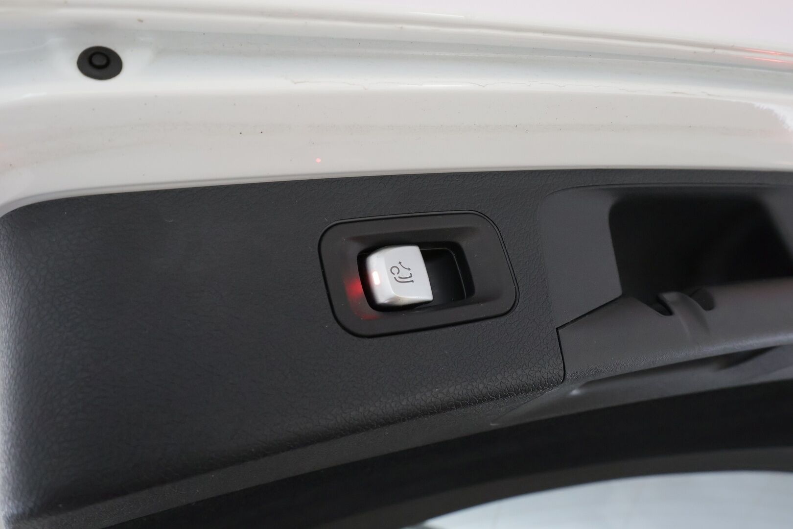 Mercedes-Benz E 2019 220 d 4Matic T A Business * 360° Kamera / Webasto / Multibeam / Koukku / Navi / Katveavustin / Ambient-Valot * - Kahdet renkaat - HULLUT JOULUT KORKOTARJOUS 2,49% 