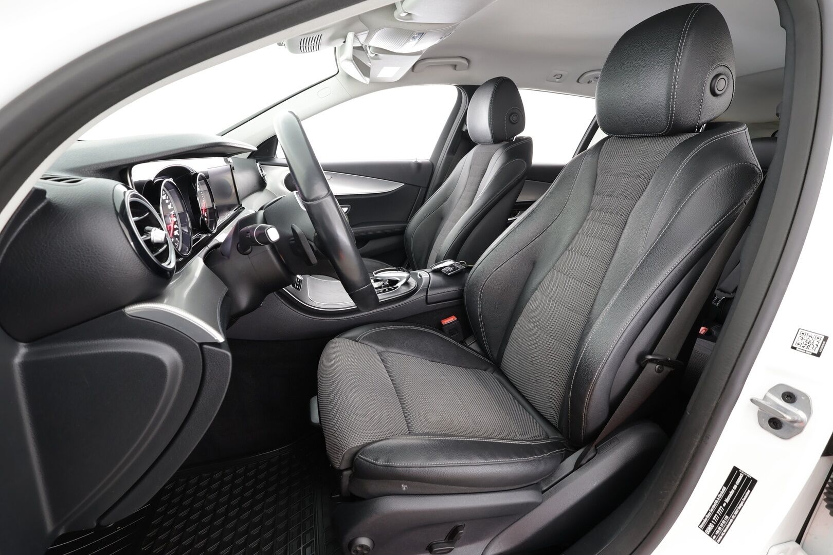 Mercedes-Benz E 2019 220 d 4Matic T A Business * 360° Kamera / Webasto / Multibeam / Koukku / Navi / Katveavustin / Ambient-Valot * - KORKO VAIN 3,99 %