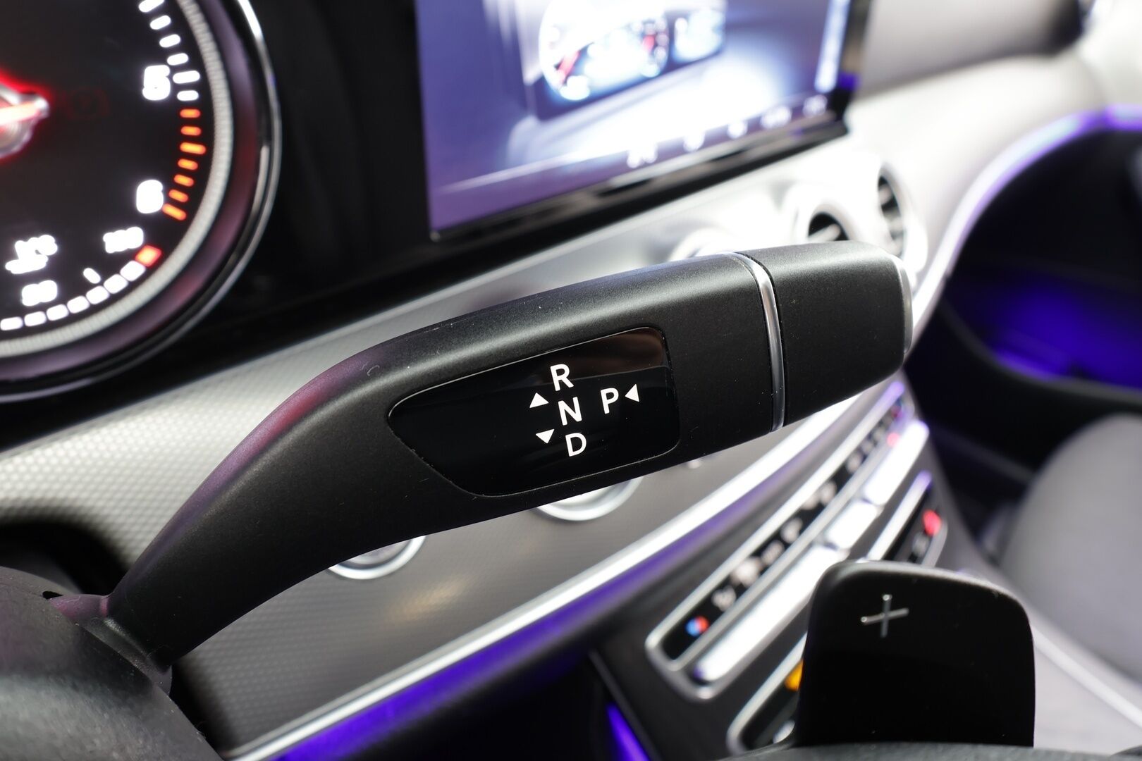 Mercedes-Benz E 2019 220 d 4Matic T A Business * 360° Kamera / Webasto / Multibeam / Koukku / Navi / Katveavustin / Ambient-Valot * - KORKO VAIN 3,99 %