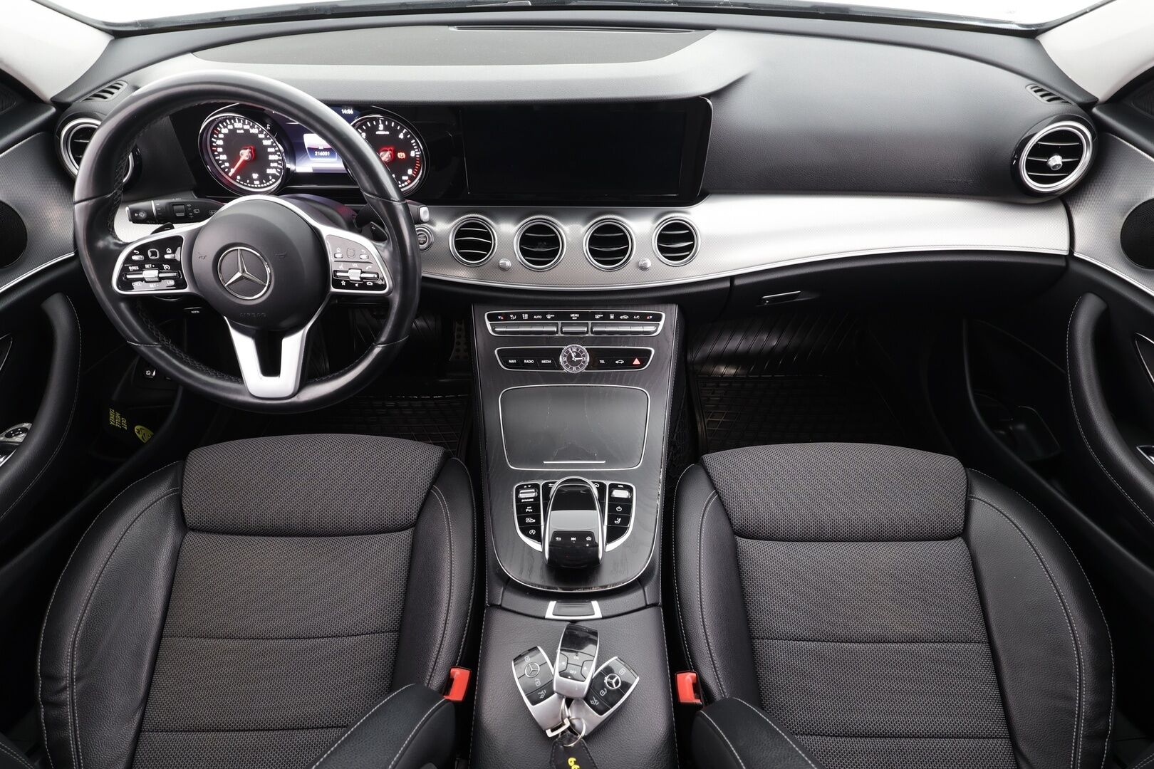 Mercedes-Benz E 2019 220 d 4Matic T A Business * 360° Kamera / Webasto / Multibeam / Koukku / Navi / Katveavustin / Ambient-Valot * - Kahdet renkaat - HULLUT JOULUT KORKOTARJOUS 2,49% 