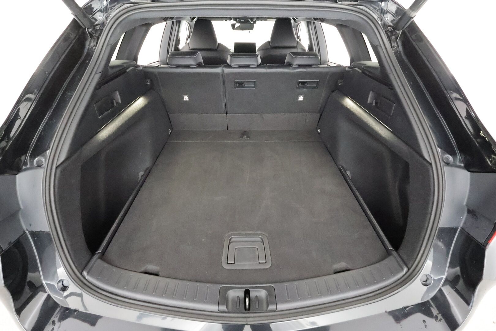 Toyota Corolla 2023 Touring Sports 1,8 Hybrid Launch Edition * ACC / P.kamera / LED / Facelift / Puolinahat / KeylessGo / Sähkökontti * - Suomi-auto / Kahdet renkaat aluvanteilla