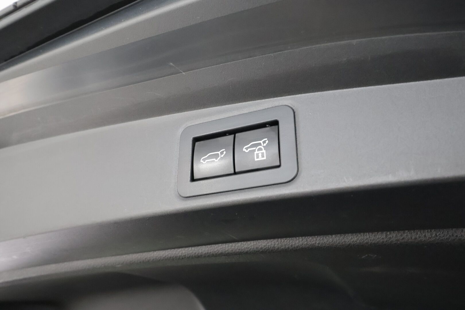 Toyota Corolla 2023 Touring Sports 1,8 Hybrid Launch Edition * ACC / P.kamera / LED / Facelift / Puolinahat / KeylessGo / Sähkökontti * - Suomi-auto / Kahdet renkaat aluvanteilla