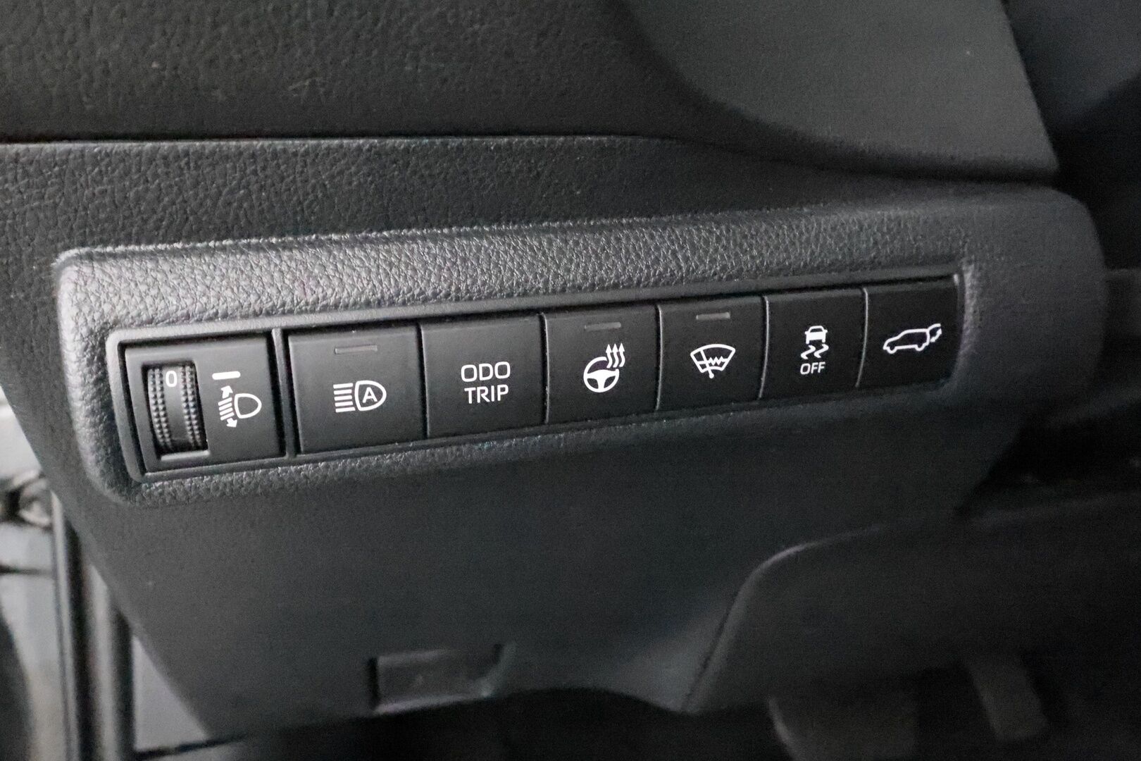 Toyota Corolla 2023 Touring Sports 1,8 Hybrid Launch Edition * ACC / P.kamera / LED / Facelift / Puolinahat / KeylessGo / Sähkökontti * - Suomi-auto / Kahdet renkaat aluvanteilla