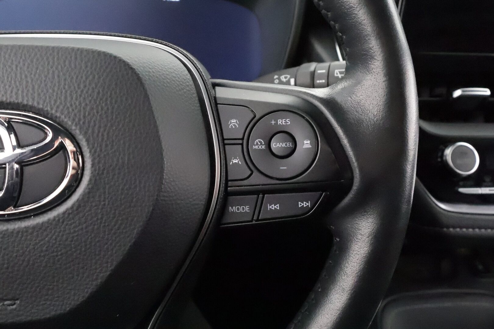 Toyota Corolla 2023 Touring Sports 1,8 Hybrid Launch Edition * ACC / P.kamera / LED / Facelift / Puolinahat / KeylessGo / Sähkökontti * - Suomi-auto / Kahdet renkaat aluvanteilla