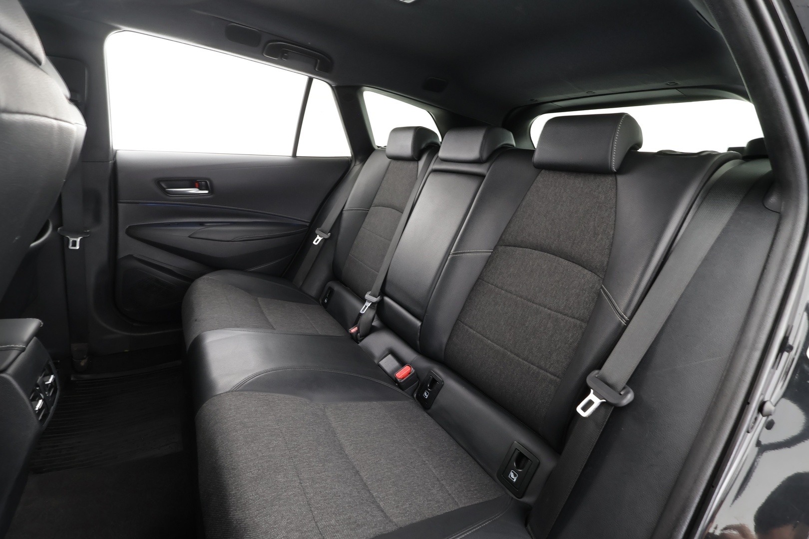 Toyota Corolla 2023 Touring Sports 1,8 Hybrid Launch Edition * ACC / P.kamera / LED / Facelift / Puolinahat / KeylessGo / Sähkökontti * - Suomi-auto / Kahdet renkaat aluvanteilla - HULLU BLACKWEEK KORKOTARJOUS 2,49%