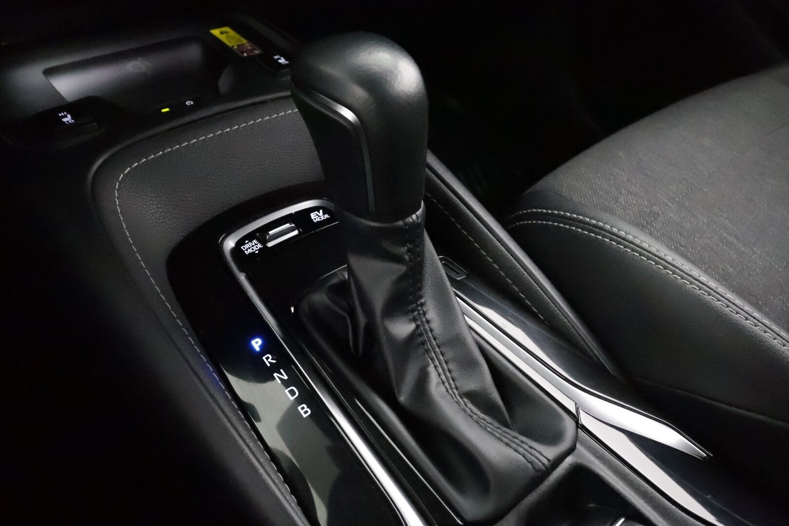 Toyota Corolla 2023 Touring Sports 1,8 Hybrid Launch Edition * ACC / P.kamera / LED / Facelift / Puolinahat / KeylessGo / Sähkökontti * - Suomi-auto / Kahdet renkaat aluvanteilla