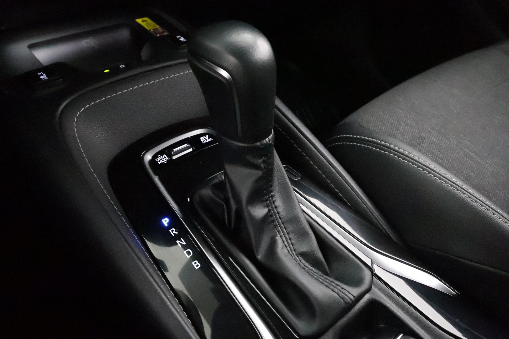 Toyota Corolla 2023 Touring Sports 1,8 Hybrid Launch Edition * ACC / P.kamera / LED / Facelift / Puolinahat / KeylessGo / Sähkökontti * - Suomi-auto / Kahdet renkaat aluvanteilla - HULLU BLACKWEEK KORKOTARJOUS 2,49%