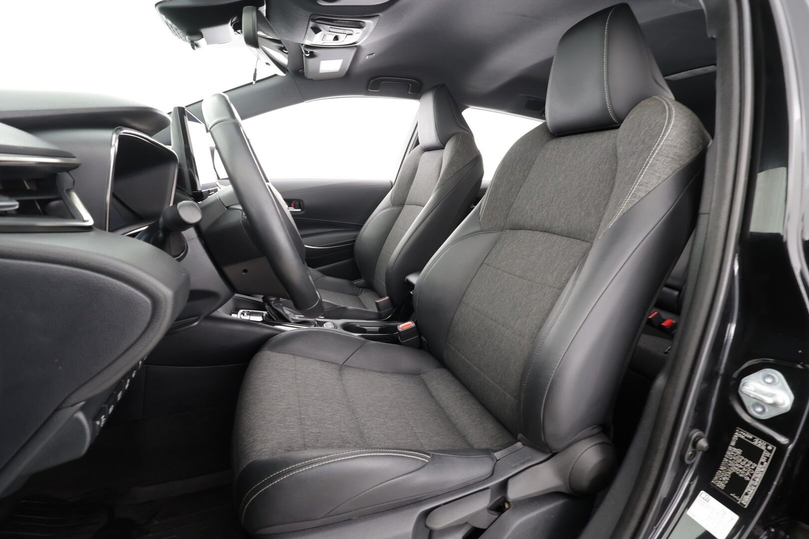 Toyota Corolla 2023 Touring Sports 1,8 Hybrid Launch Edition * ACC / P.kamera / LED / Facelift / Puolinahat / KeylessGo / Sähkökontti * - Suomi-auto / Kahdet renkaat aluvanteilla