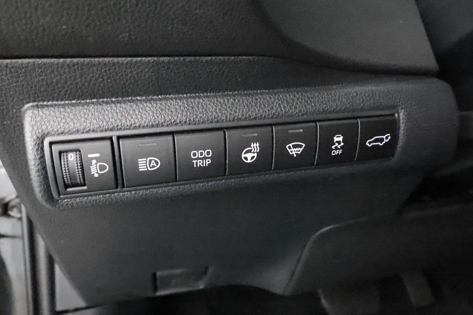 Toyota Corolla 2023 Touring Sports 1,8 Hybrid Launch Edition * ACC / P.kamera / LED / Facelift / Puolinahat / KeylessGo / Sähkökontti * - Suomi-auto / Kahdet renkaat aluvanteilla - HULLU BLACKWEEK KORKOTARJOUS 2,49%