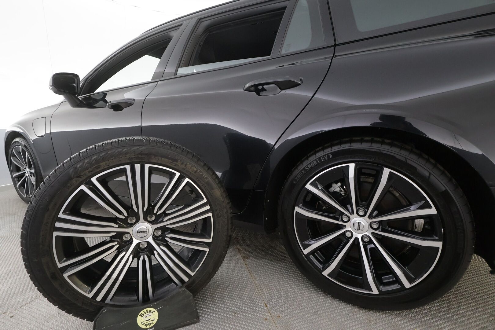 Volvo V60 2024 T6 AWD Long Range Plus Dark aut - | ACC | Lisälämmitin | Koukku | Muistipenkit | Full LED |  High Performance audio | P.Kamera | Keyless | Apple&Android | 1.Om Suomi-auto | Kahdet Renkaat | Merkkihuollettu |