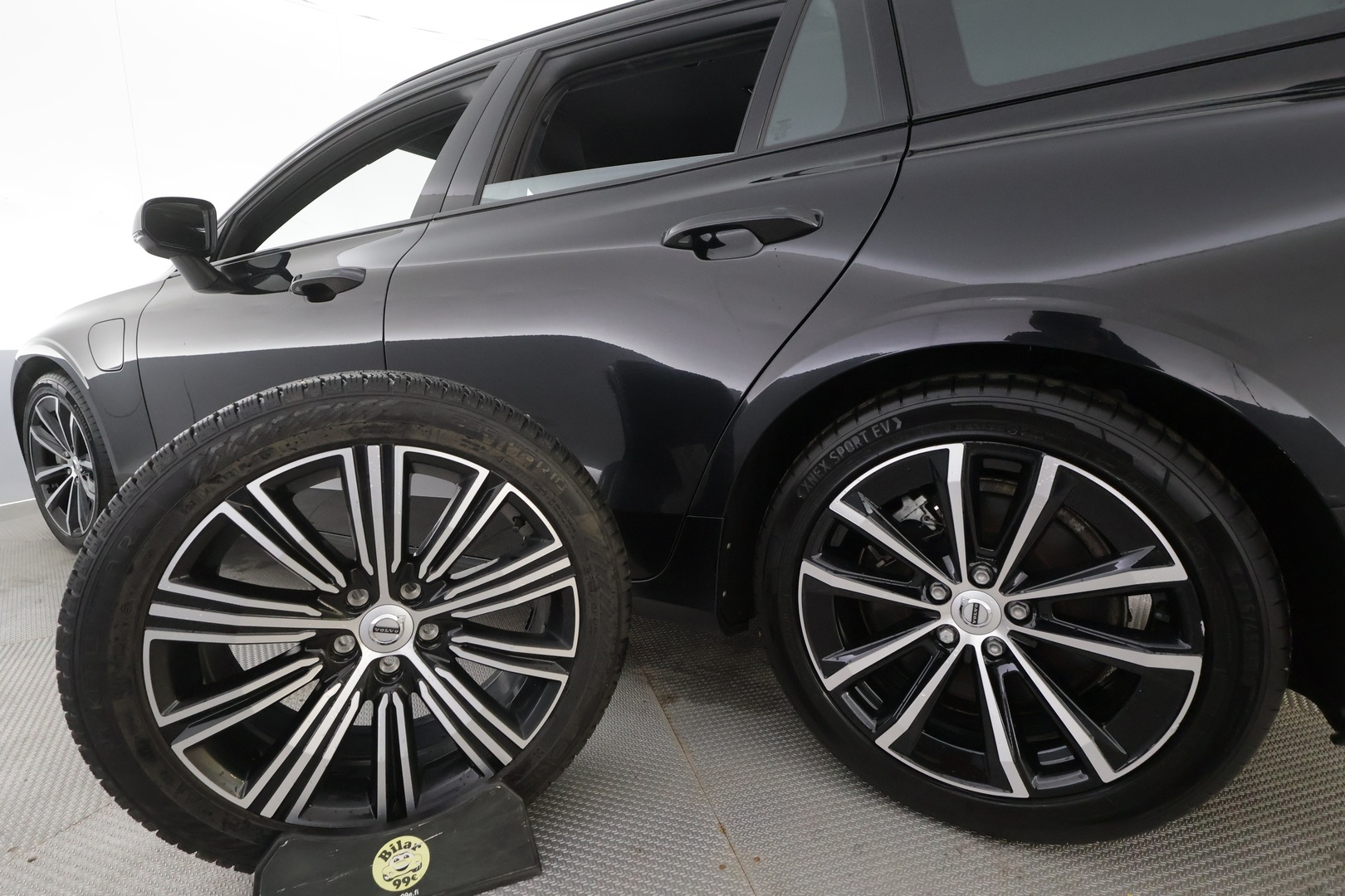 Volvo V60 2024 T6 AWD Long Range Plus Dark aut - | ACC | Lisälämmitin | Koukku | Muistipenkit | Full LED |  High Performance audio | P.Kamera | Keyless | Apple&Android | 1.Om Suomi-auto | Kahdet Renkaat | Merkkihuollettu |