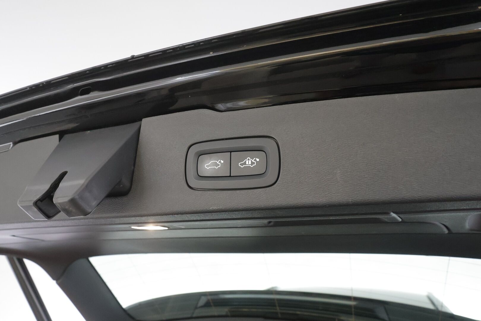Volvo V60 2024 T6 AWD Long Range Plus Dark aut - | ACC | Lisälämmitin | Koukku | Muistipenkit | Full LED |  High Performance audio | P.Kamera | Keyless | Apple&Android | 1.Om Suomi-auto | Kahdet Renkaat | Merkkihuollettu |