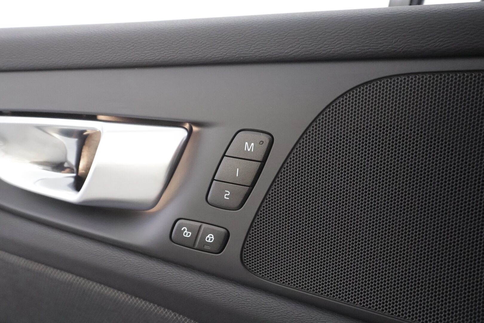 Volvo V60 2024 T6 AWD Long Range Plus Dark aut - | ACC | Lisälämmitin | Koukku | Muistipenkit | Full LED |  High Performance audio | P.Kamera | Keyless | Apple&Android | 1.Om Suomi-auto | Kahdet Renkaat | Merkkihuollettu |