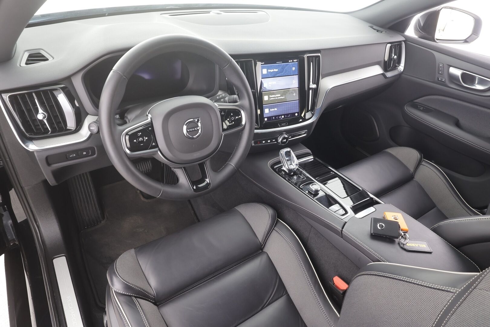 Volvo V60 2024 T6 AWD Long Range Plus Dark aut - | ACC | Lisälämmitin | Koukku | Muistipenkit | Full LED |  High Performance audio | P.Kamera | Keyless | Apple&Android | 1.Om Suomi-auto | Kahdet Renkaat | Merkkihuollettu |