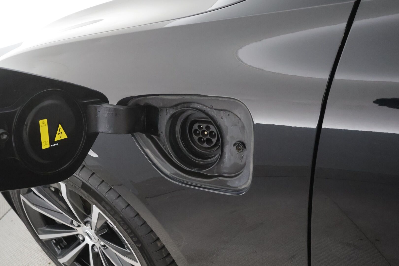 Volvo V60 2024 T6 AWD Long Range Plus Dark aut - | ACC | Lisälämmitin | Koukku | Muistipenkit | Full LED |  High Performance audio | P.Kamera | Keyless | Apple&Android | 1.Om Suomi-auto | Kahdet Renkaat | Merkkihuollettu |